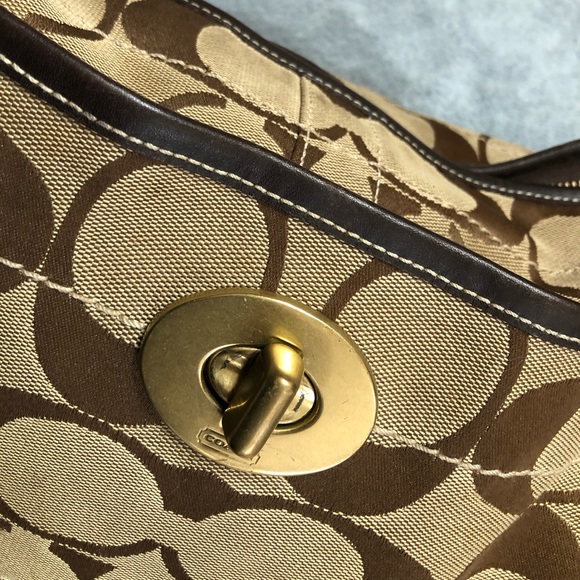 Coach purse large very gently loved rotating closet great deal❤️ - Picture 3 of 17